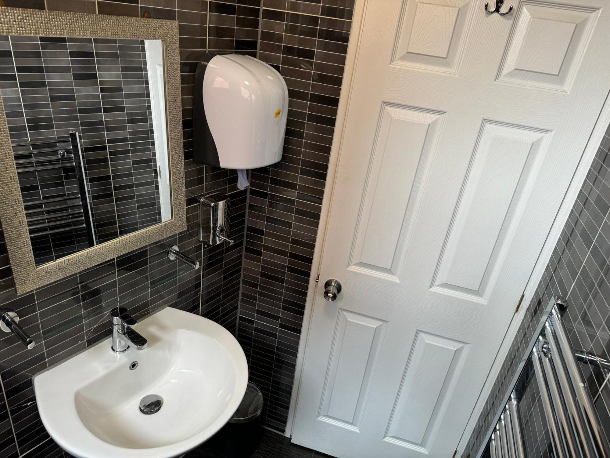 Namaste Palace Hotel NWI Eksteriør bilde
