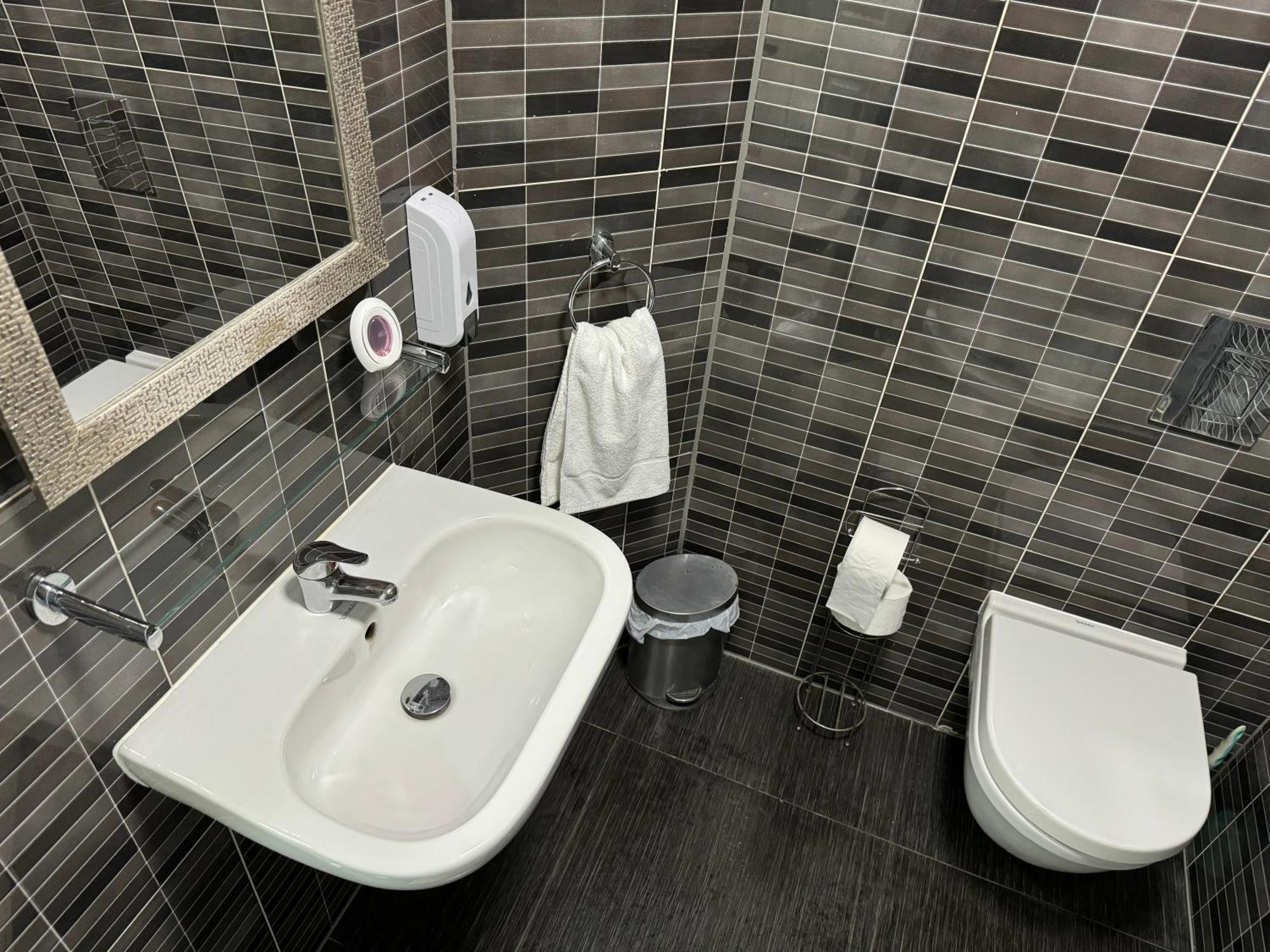 Namaste Palace Hotel NWI Eksteriør bilde